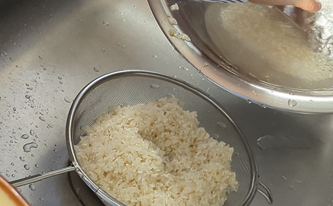 Drain the rice in a colander